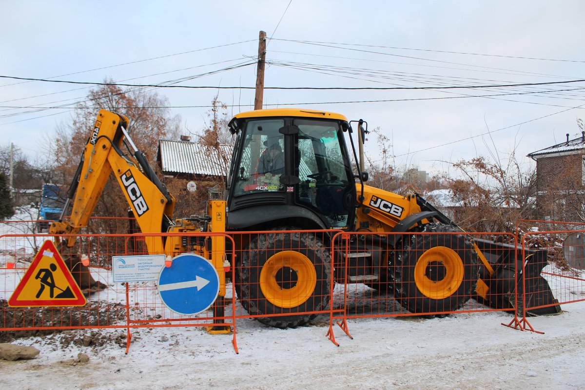 Работы по ликвидации коммунальной аварии завершаются на улице Родниковой - фото 2