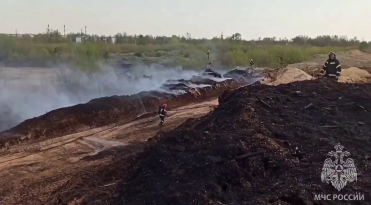 Крупный пожар произошел на бумкомбинате в Нижегородской области - фото 1