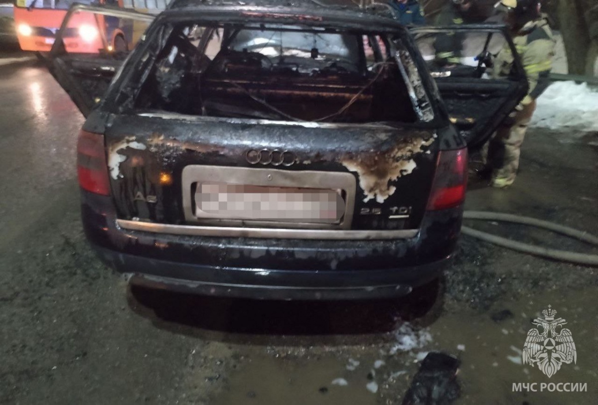 Иномарка горела в Автозаводском районе - фото 1