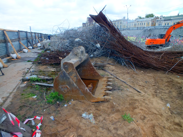Синий забор окончательно исчезнет с Нижне-Волжской набережной в мае 2018 года (ФОТО) - фото 1