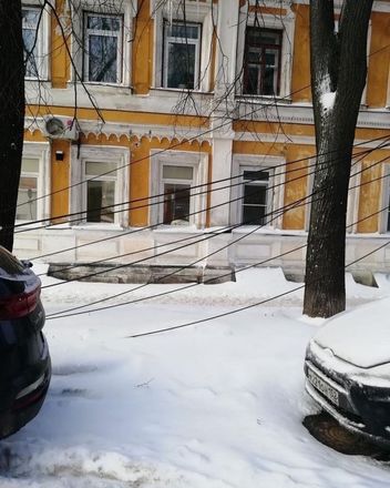 Свисающие провода заметили нижегородцы на улице Семашко - фото 2