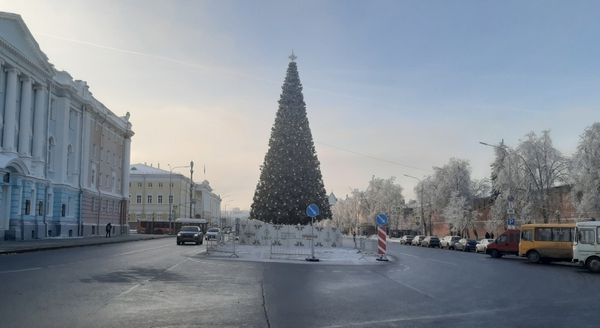 Движение транспорта по площади Минина и Пожарского будет частично ограничено в новогоднюю ночь - фото 1