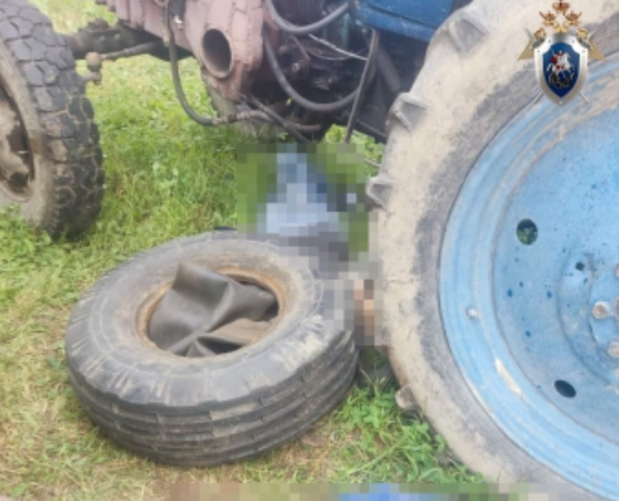 Уголовное дело из-за гибели ремонтирующих трактор мужчин возбуждено в Ковернинском районе - фото 1