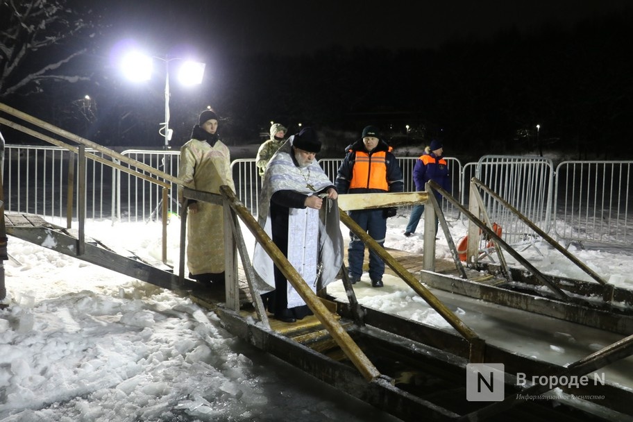 Мороз по коже: фоторепортаж с крещенских купаний в Нижнем Новгороде - фото 1