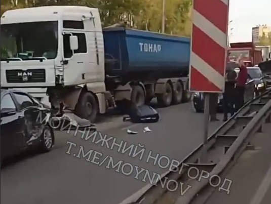 Массовая авария произошла на Мызе в Нижнем Новгороде - фото 1
