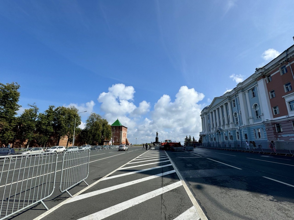 Подготовка ко Дню города началась на площади Минина в Нижнем Новгороде - фото 1