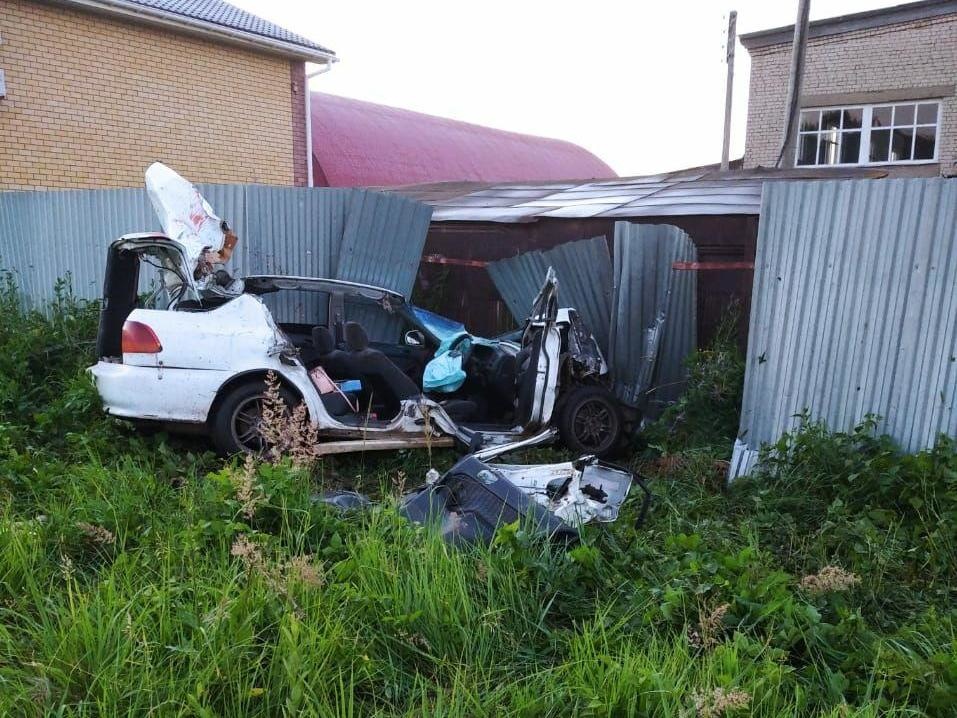 Три человека погибли в аварии с фурой в Павлове - фото 1