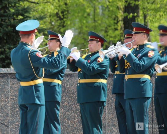 Без парада и салюта: как прошел День Победы в Нижнем Новгороде — фоторепортаж - фото 85