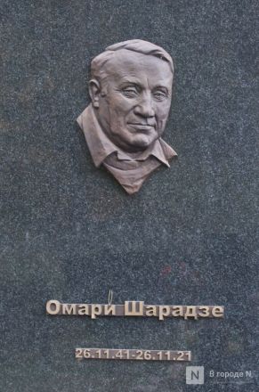Огромные памятники и скромные кресты: показываем, как выглядят могилы известных нижегородских политиков - фото 5