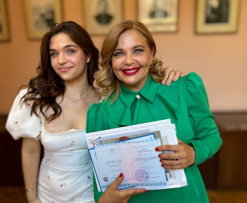Нижегородская актриса Ирина Пегова выложила фото с выпускного дочери