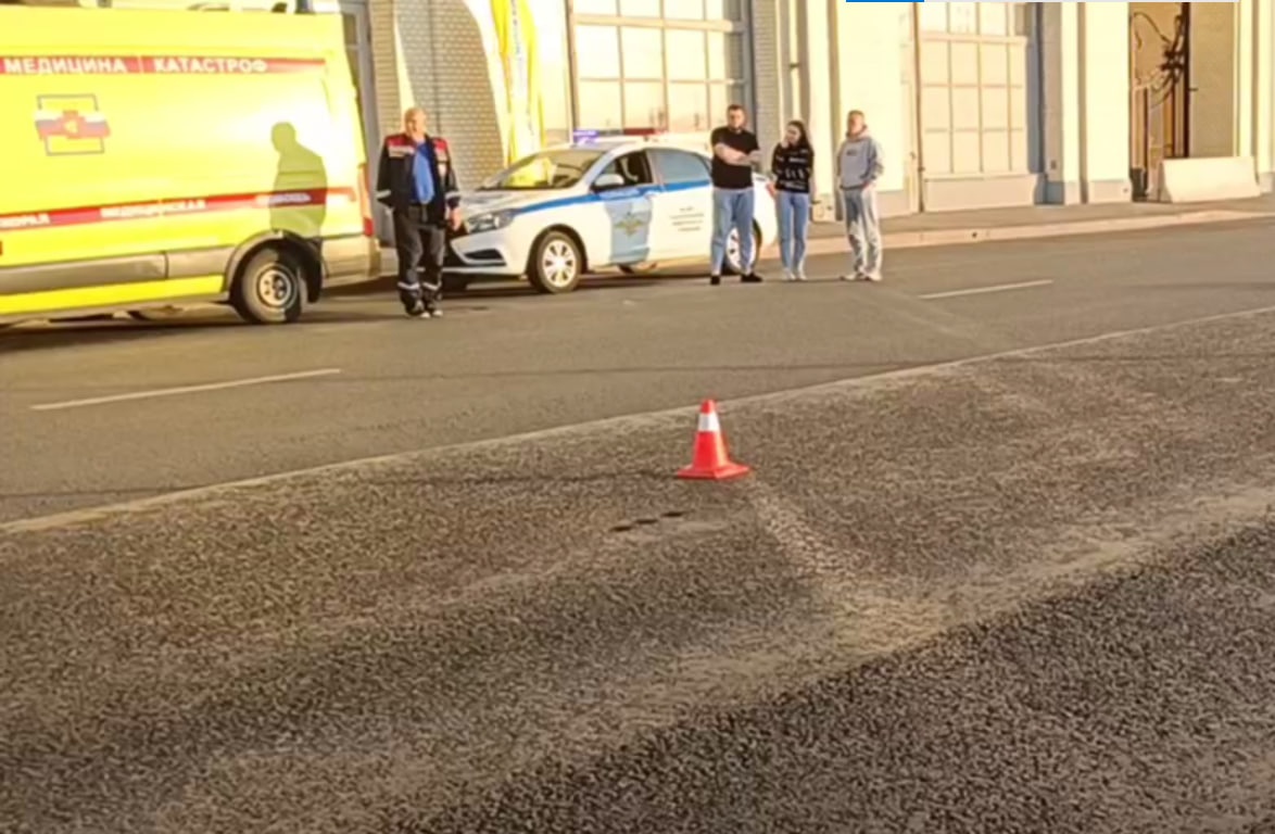 Самокатчик сбил женщину на набережной в Нижнем Новгороде - фото 1