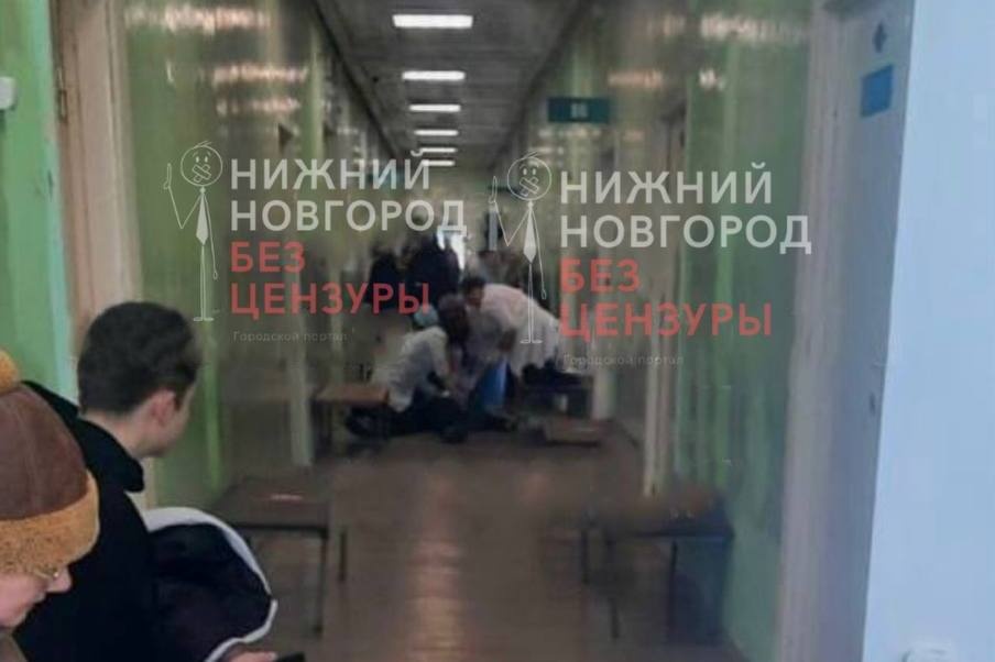 Соцсети: мужчина скончался в очереди в коридоре нижегородской больницы - фото 1