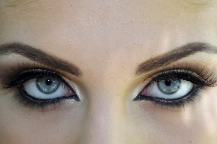 Врачи рассказали, почему нельзя наращивать ресницы