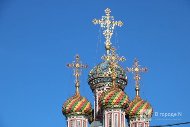 Шли Крестным ходом и ели гигантский кулич: как прошла Пасха в Нижнем Новгороде — фоторепортаж - фото 23