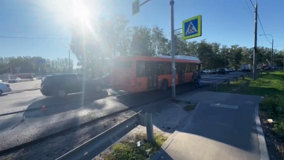 Пенсионерка-нарушительница попала под автобус в Нижнем Новгороде - фото 1