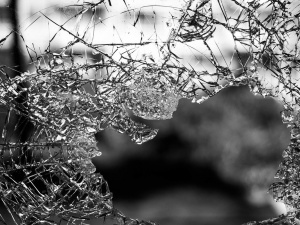 Два человека оказались в больнице после столкновения Kia с фонарем в Нижнем Новгороде