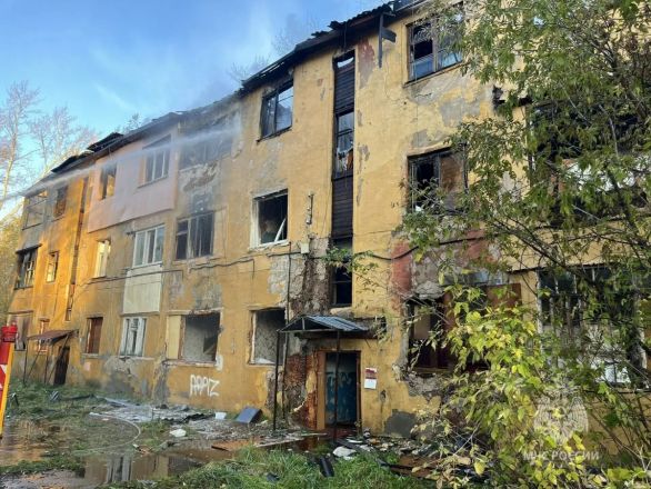 Появились фотографии с места крупного пожара в трехэтажке в Нижнем Новгороде - фото 4