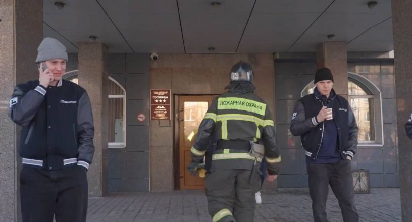 &laquo;Снова без взлета&raquo;: хоккеисты &laquo;Торпедо&raquo; застряли в Череповце после матча - фото 3