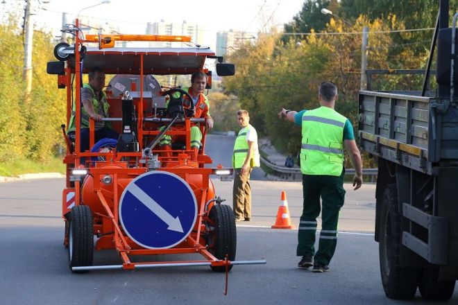 Новая машина по нанесению разметки колесит по дорогам Нижнего Новгорода - фото 3