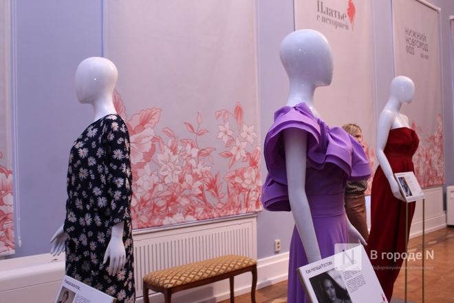 О чем рассказали платья: выставка костюмов с историей проходит в Нижнем Новгороде - фото 27