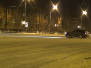 Дрифтеры устроили опасную езду на площади Минина (ВИДЕО)