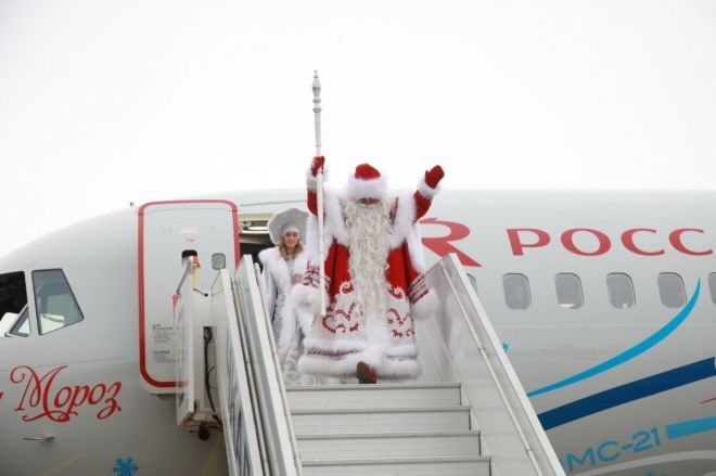 Никитин впервые побывал в кабине самолета и сопроводил Деда Мороза в Нижний Новгород - фото 5