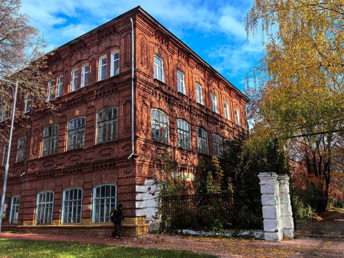 Корпус ремесленного училища в Арзамасе продан за почти 40 000 000 рублей - фото 1