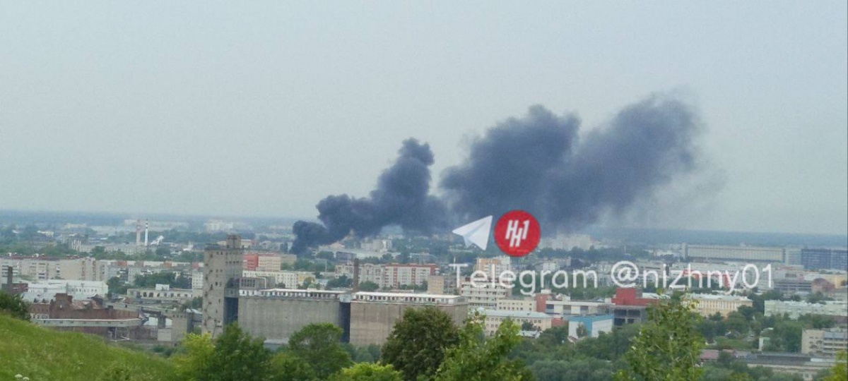 Столб черного дыма поднялся над Московским районом Нижнего Новгорода - фото 2