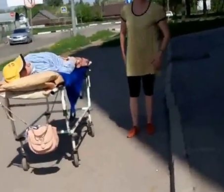 Мелик-Гусейнов обещал наказать виновных в ситуации с лежащим больным в Кстовском районе - фото 1
