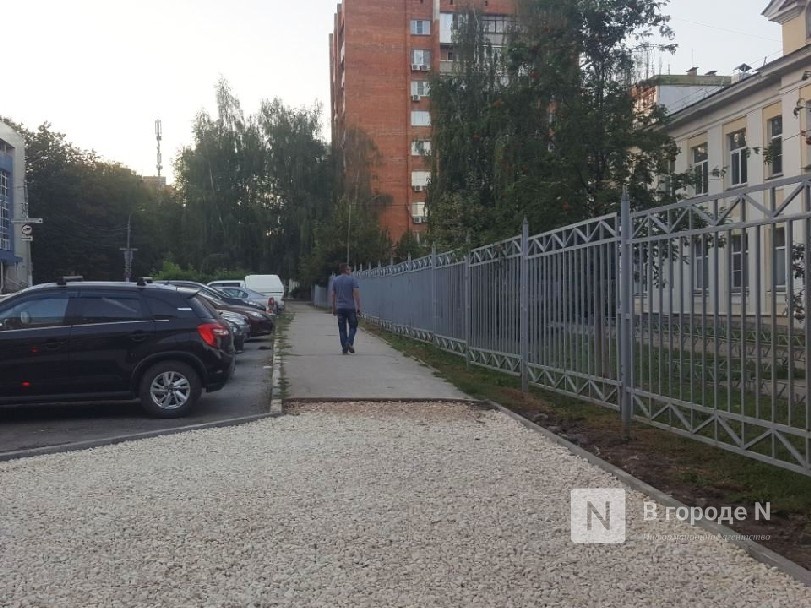 Тротуары у нижегородской школы № 151 отремонтируют к 1 сентября - фото 1