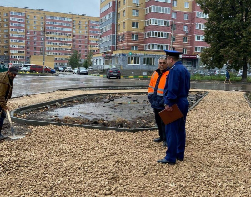 Прокуратура заинтересовалась разрушенной дорогой у школы в Ленинском районе - фото 1