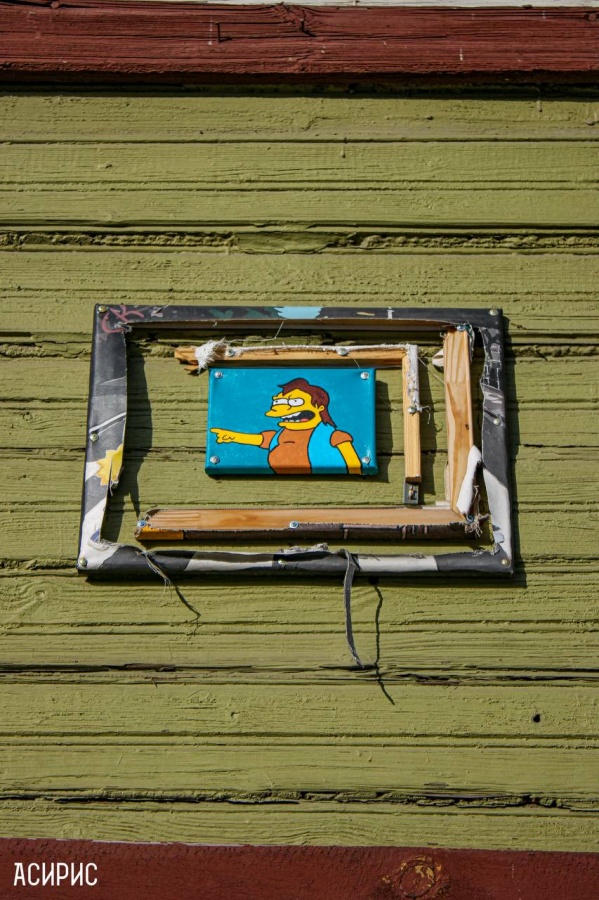 Персонаж &laquo;Симпсонов&raquo; появился на месте украденных картин в Нижнем Новгороде - фото 1