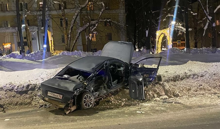 Массовая авария произошла на проспекте Гагарина в Нижнем Новгороде - фото 1