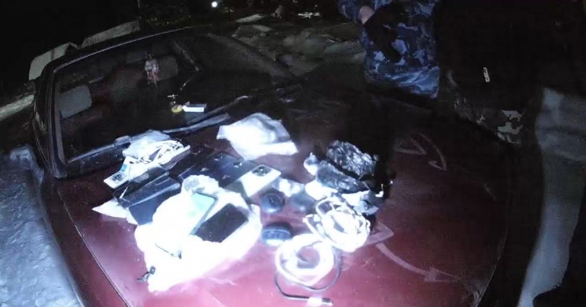 Десять телефонов пытались перебросить в нижегородскую колонию - фото 1