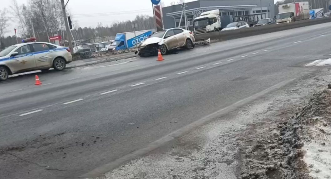 Женщина пострадала в жестком ДТП с большегрузом в Нижнем Новгороде - фото 1