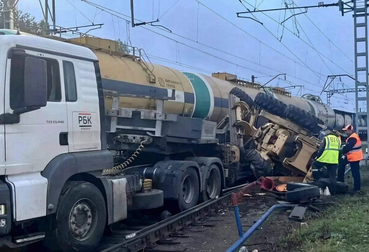 Поезд и грузовик столкнулись под Нижним Новгородом: фото с места ДТП - фото 2