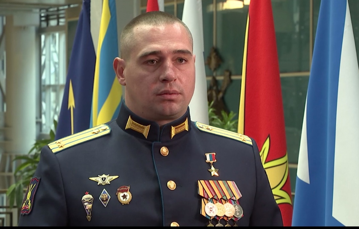 Шойгу вручил медаль нижегородскому военнослужащему Роману Черемухину - фото 1