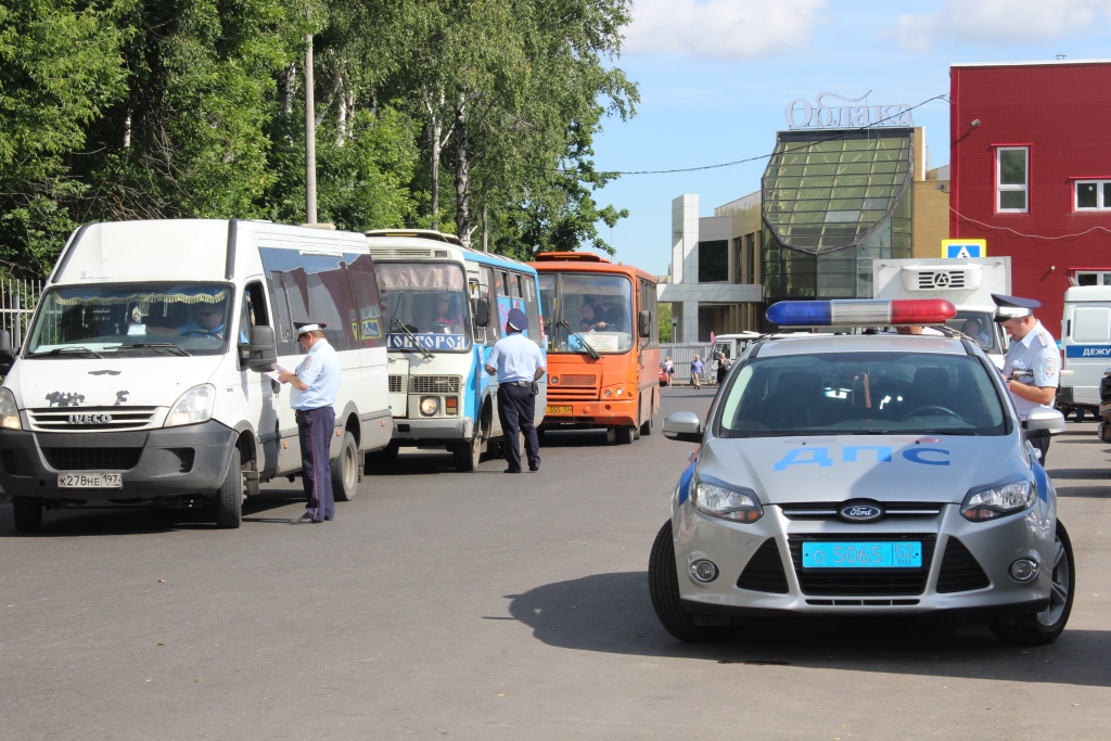 В Нижнем Новгороде водители часто возят пассажиров на неисправных маршрутках и автобусах - фото 1