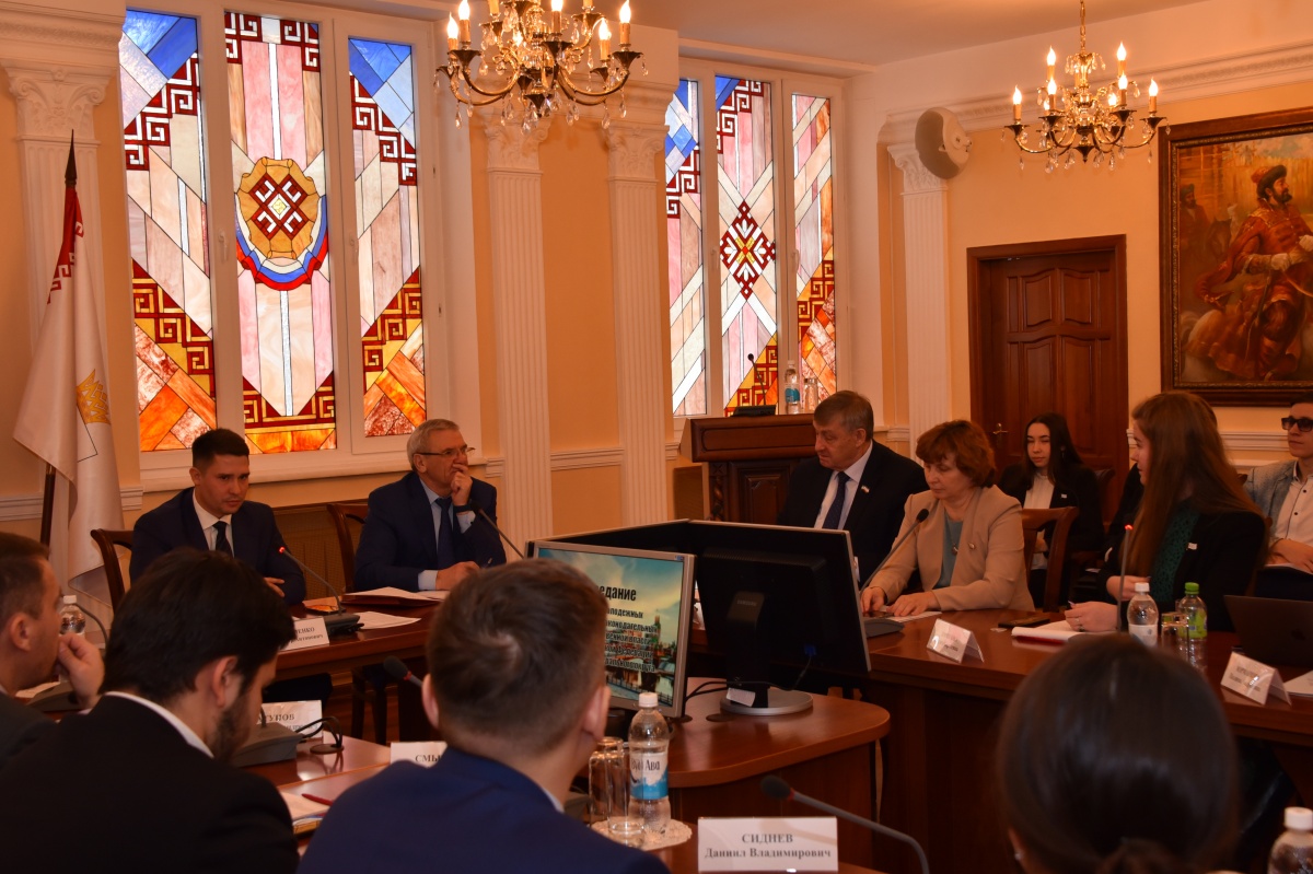 Молодые парламентарии ПФО предлагают ввести ответственность за нанесение татуировок подросткам - фото 1