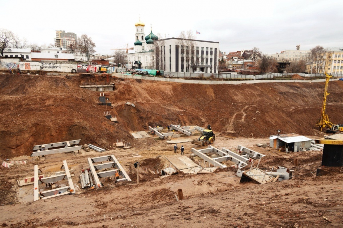 Депутаты нагрянули на стройплощадку террасного парка в Почаинском овраге - фото 1