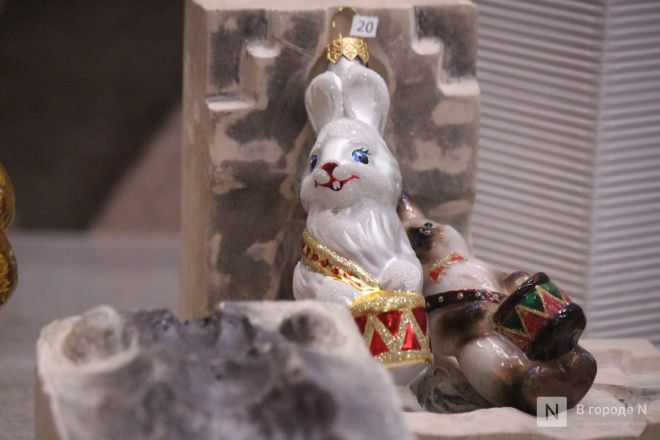 Волшебство из стекла: фоторепортаж с фабрики елочных игрушек в Нижнем Новгороде - фото 142