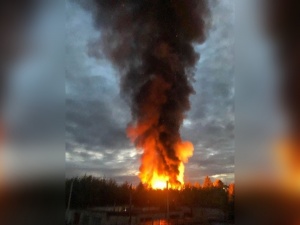 Заброшенное здание загорелось в Арзамасе