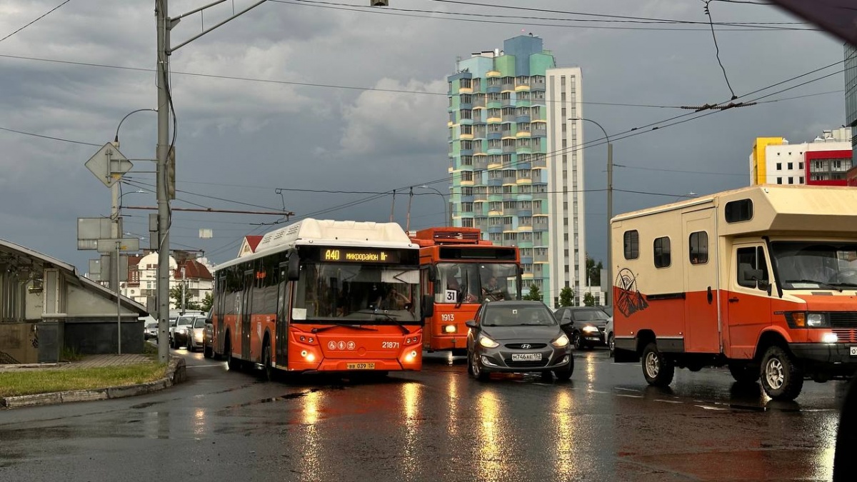 Автобус с пассажирами затопило в Нижнем Новгороде во время ливня