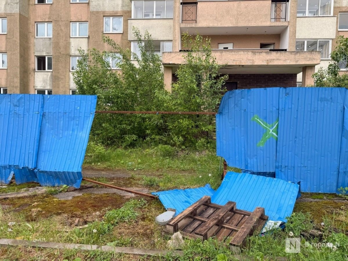 Нижегородцы бьют тревогу из-за заброшенных высоток у областного суда - фото 1
