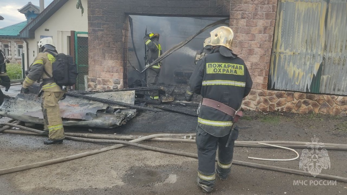 Мужчина пострадал на пожаре в гараже в Нижнем Новгороде