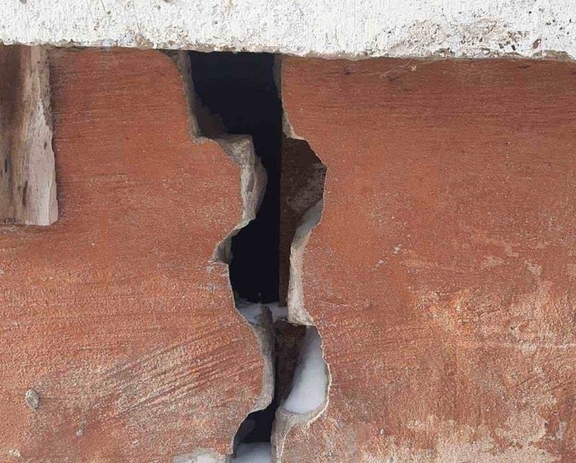 Меладзе песни тексты. Давай останемся дома текст. Давай останемся дома текст. Тексты песен. Открытки давай останемся друзьями.