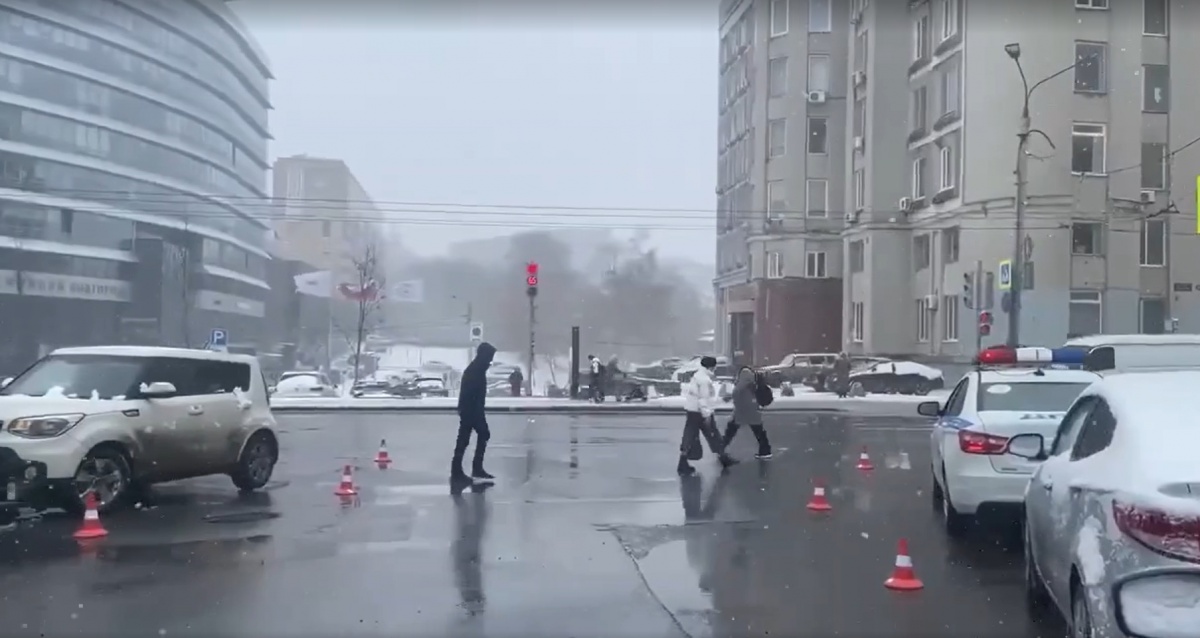 Женщину госпитализировали после ДТП на перекрестке в Нижнем Новгороде - фото 1