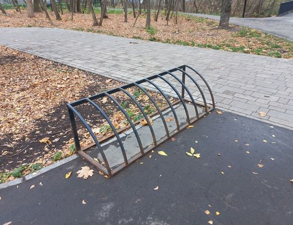 Парк Станкозавода в Ленинском районе страдает от действий вандалов - фото 5