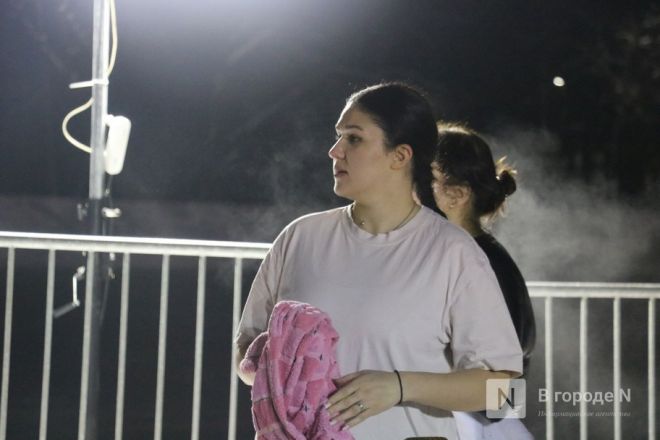 Мороз по коже: фоторепортаж с крещенских купаний в Нижнем Новгороде - фото 34