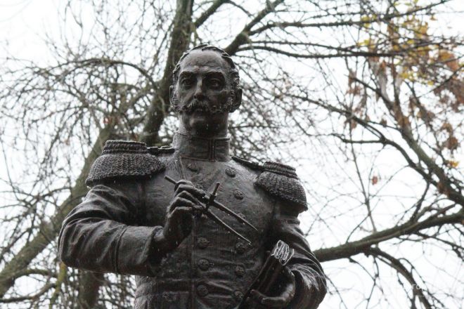 Памятник Николаю I установили в Александровском саду в Нижнем Новгороде - фото 6
